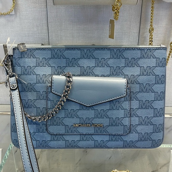 Michae Kors Jet Set Item Large Logo 2-in-1 Central Zip Wristlet
Pale Blue 
NWT - Picture 3 of 16